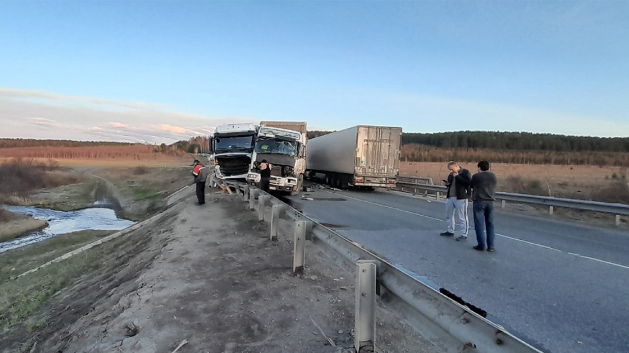 На трассе М5 произошла крупная авария с участием грузовиков