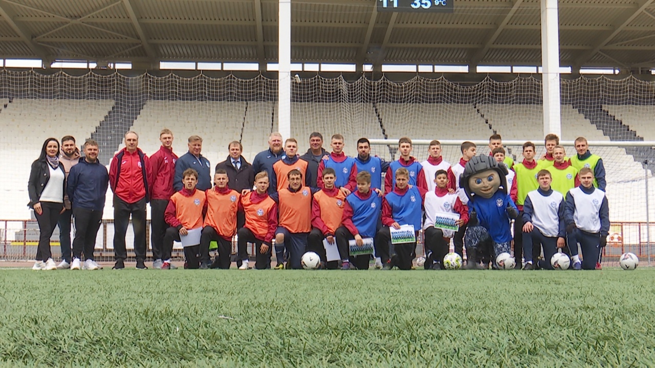 Юношеская команда по футболу из Челябинска готовится к старту новой межрегиональной лиги