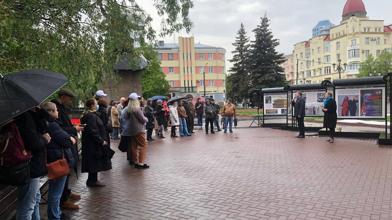 В Челябинске открылась выставка под открытым небом, посвященная 100-летию джаза в России