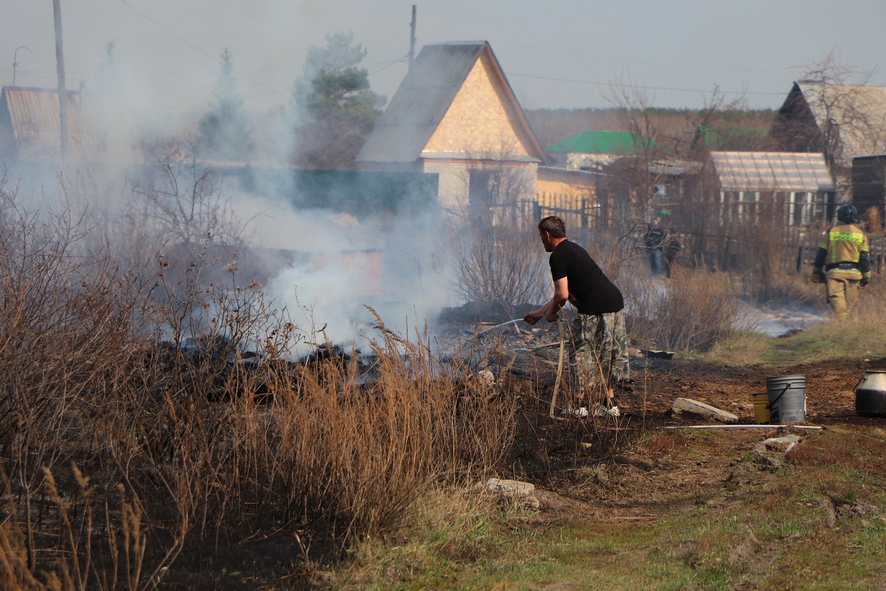 Дым от пожаров в Курганской области дошел до Челябинска