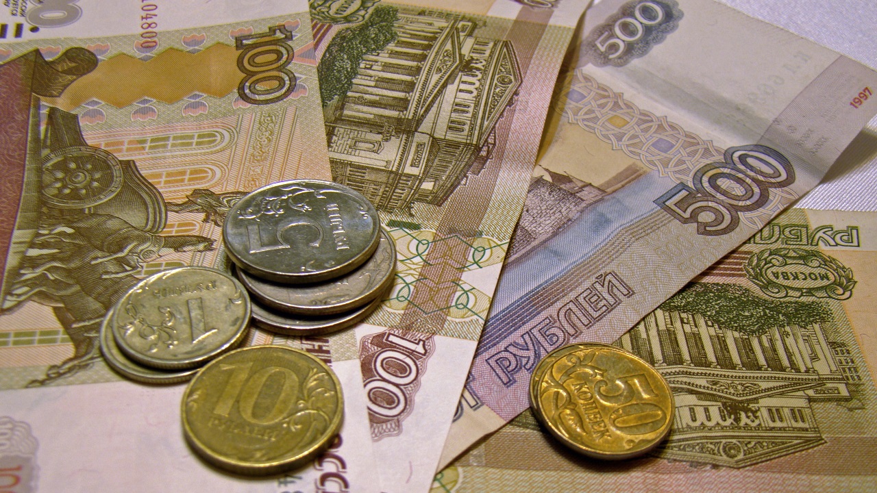 Пенсии и МРОТ поднимутся в России на 10 процентов
