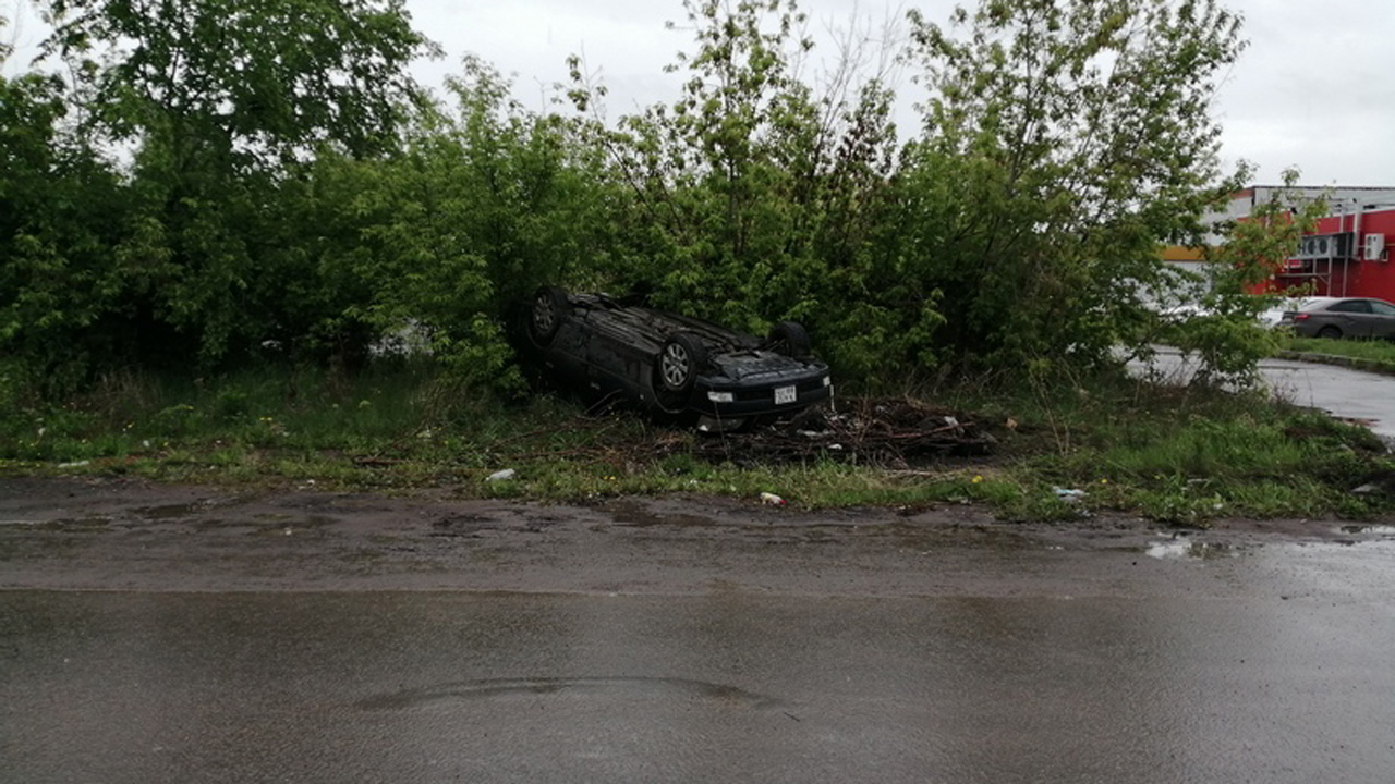 Мужчина в Челябинской области угнал автомобиль и перевернулся на нем
