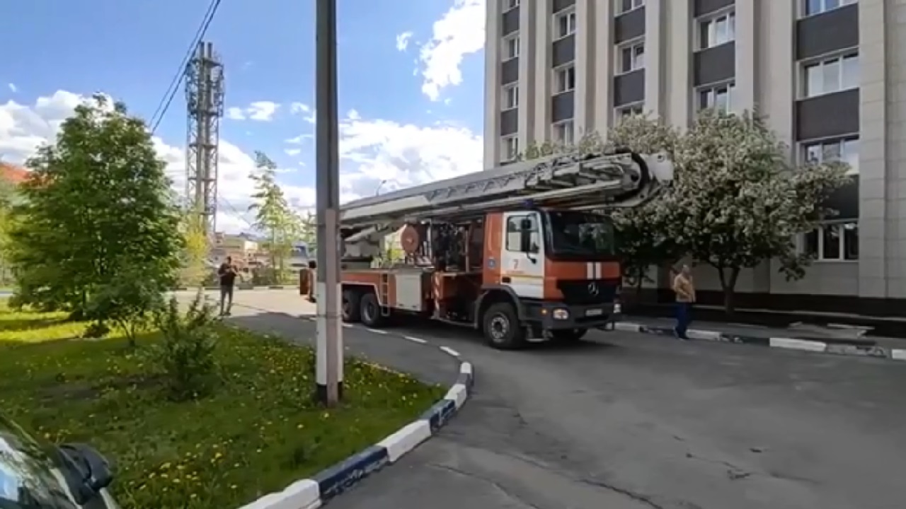 В Челябинске около 50 человек эвакуировались из-за пожара в общежитии вуза