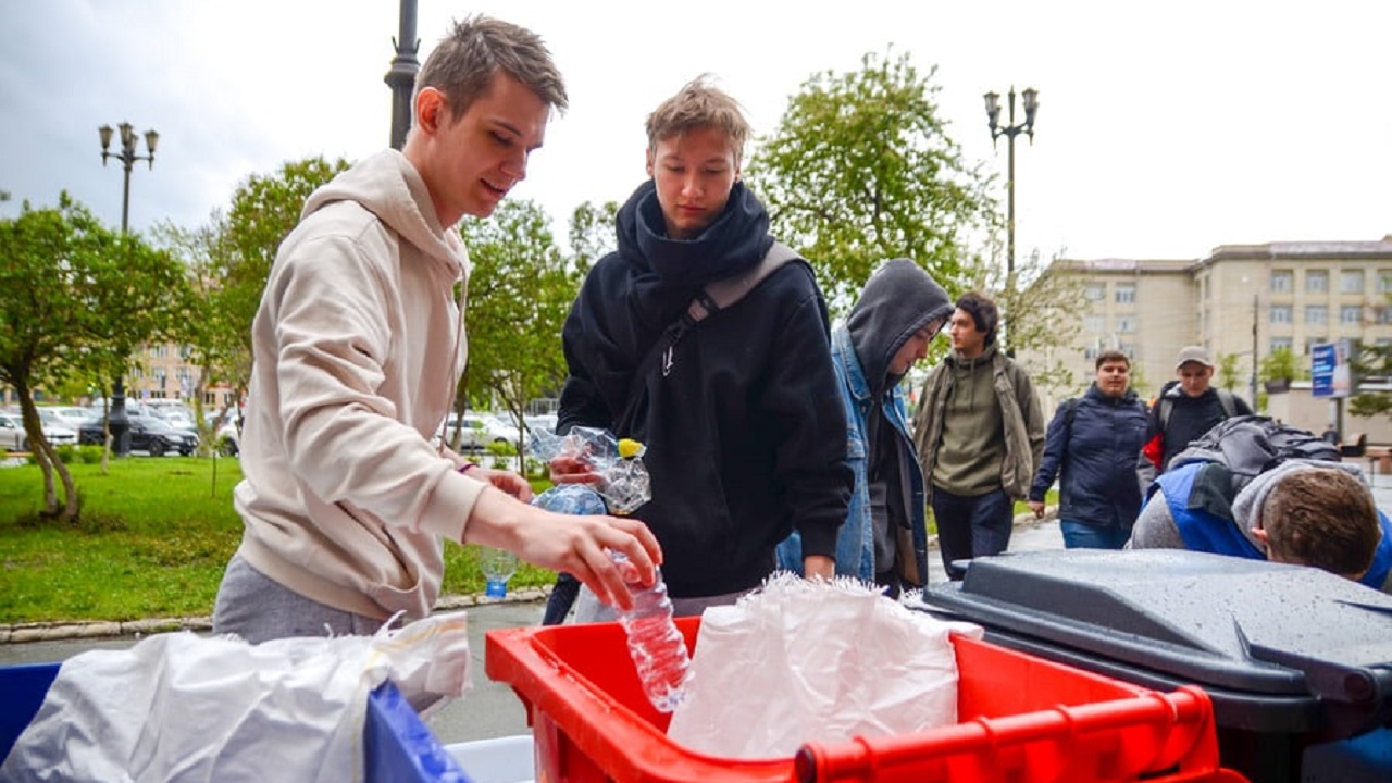 600 килограммов мусора сдали на переработку студенты в Челябинске