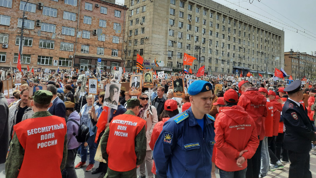 День Победы в Челябинске: тысячи людей вышли на шествие 