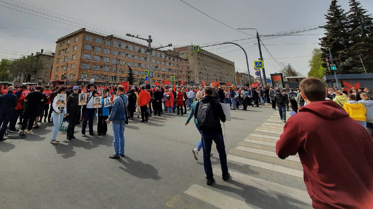 День Победы в Челябинске: тысячи людей вышли на шествие 