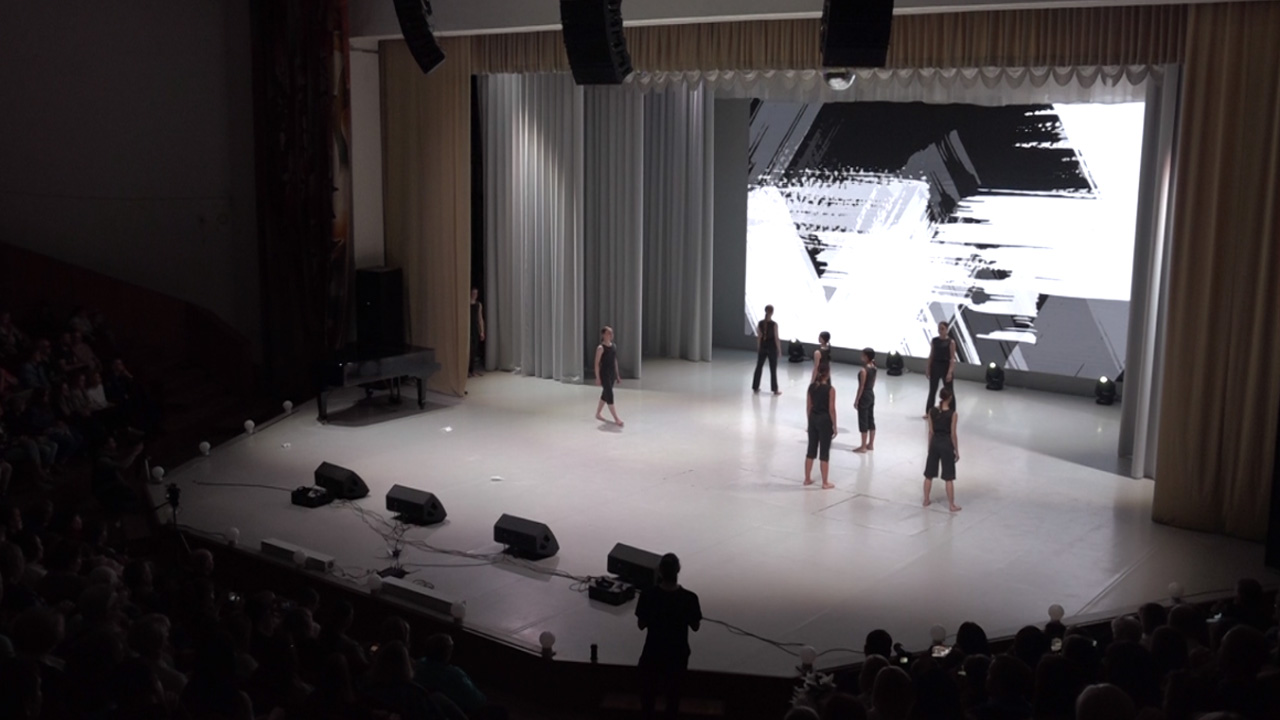 "Большая дружная семья": театр танца "Эхо" провел концерт в Челябинске