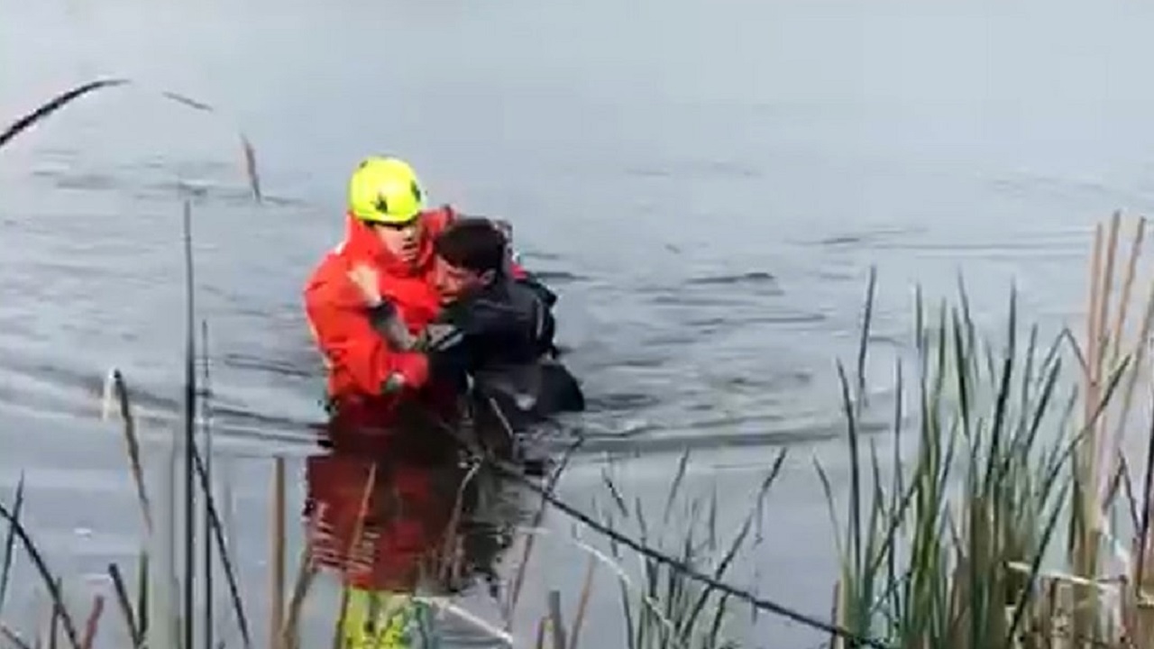 Отказалась выходить из воды: на Южном Урале спасли замерзшую в реке женщину
