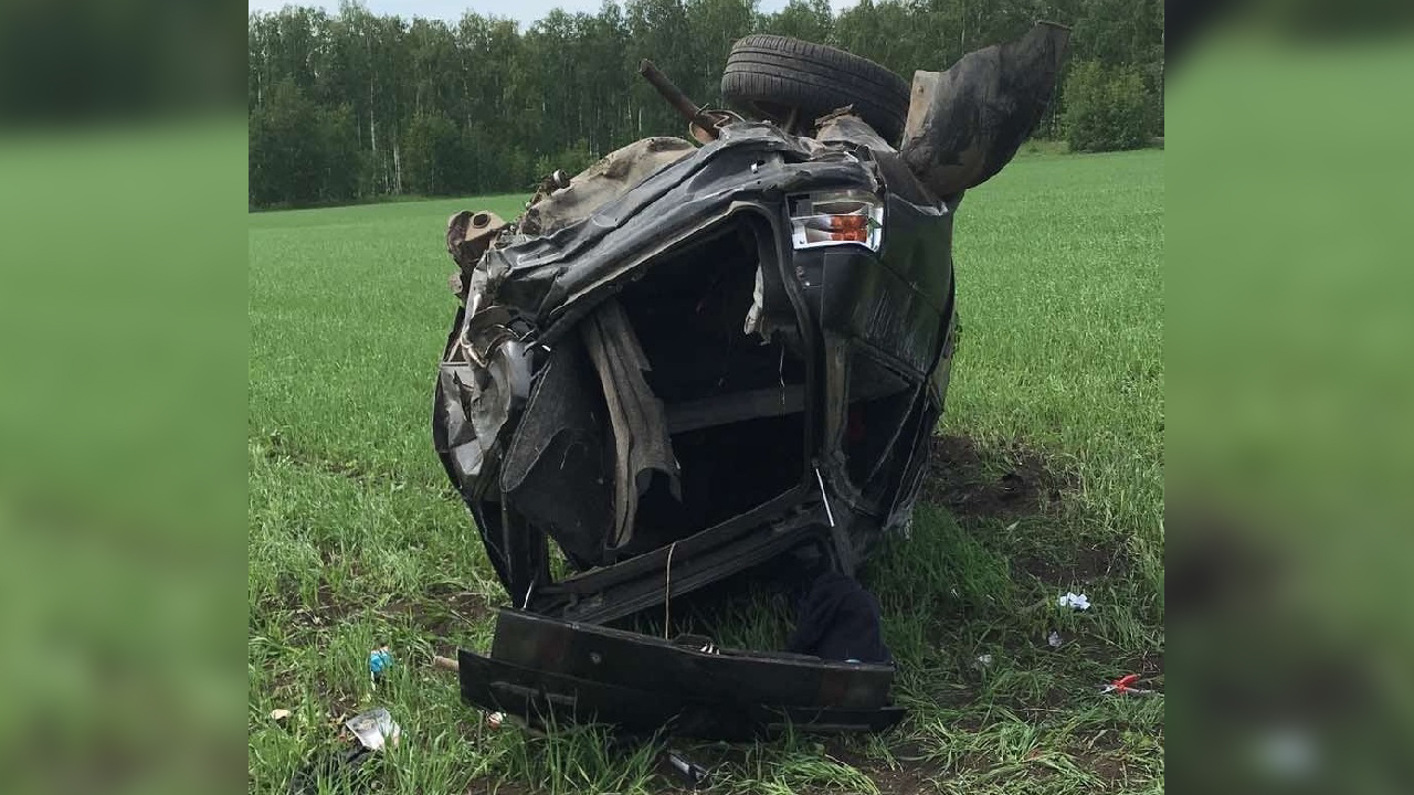 Автомобиль улетел в кювет и перевернулся в Челябинской области, погибла девушка