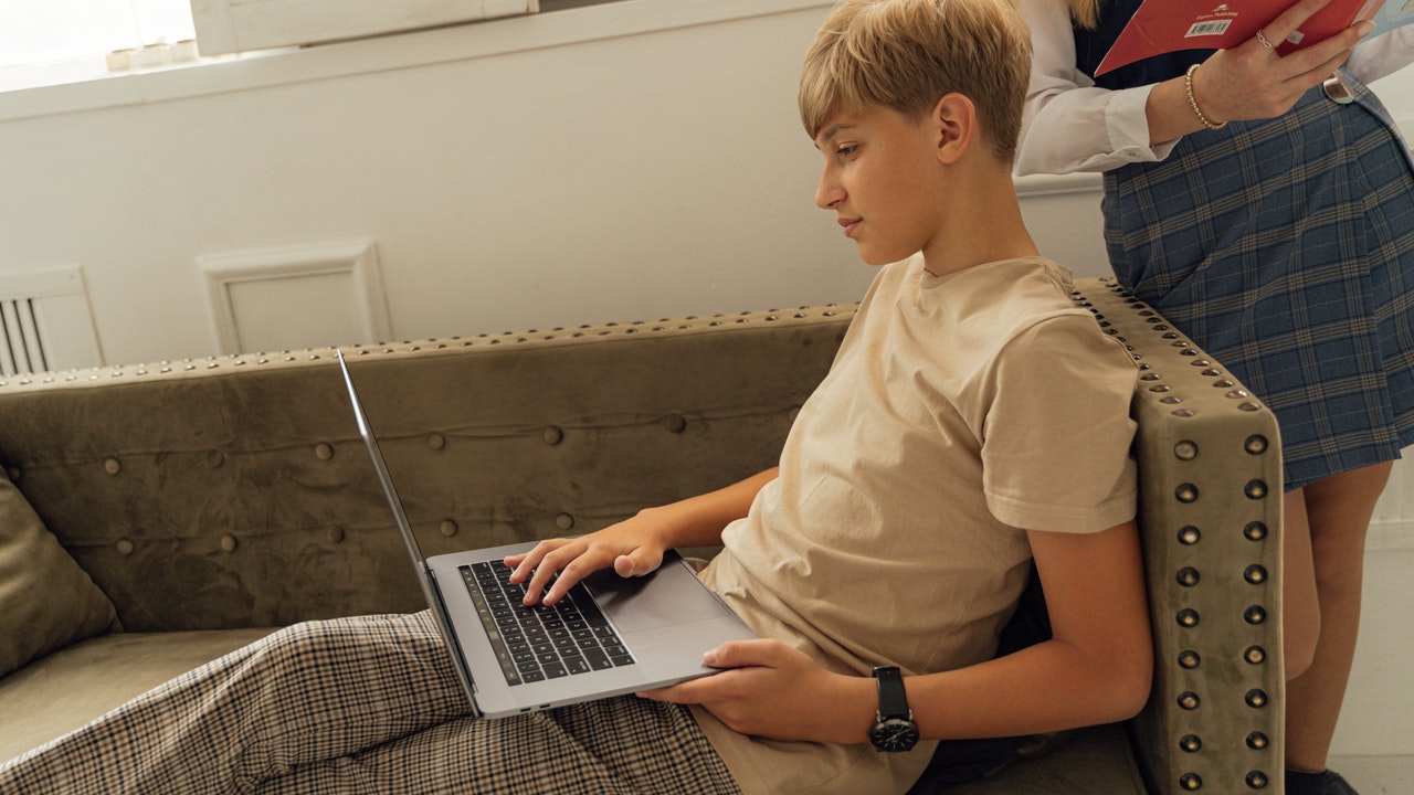 В Челябинской области начнут работать 7 детских онлайн-лагерей