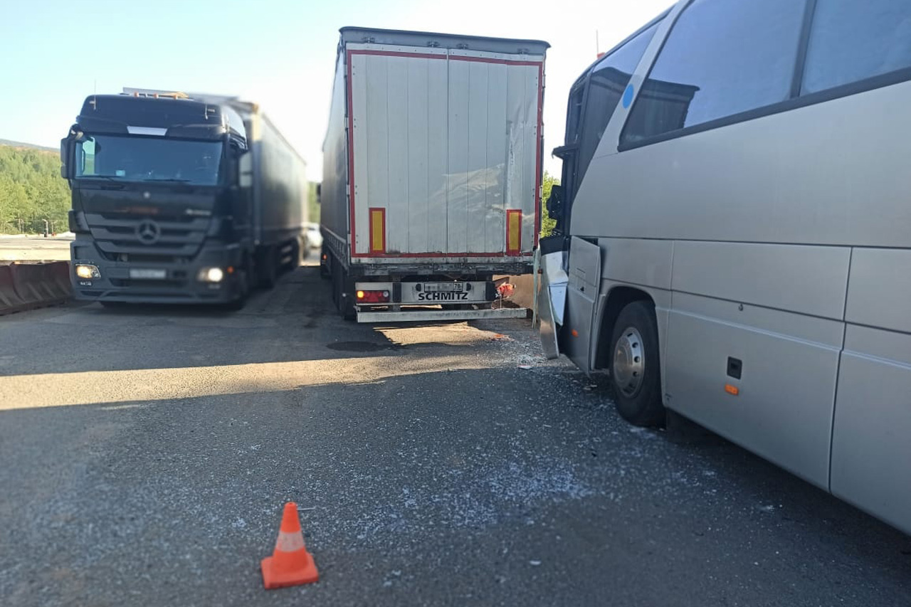 Автобус на трассе