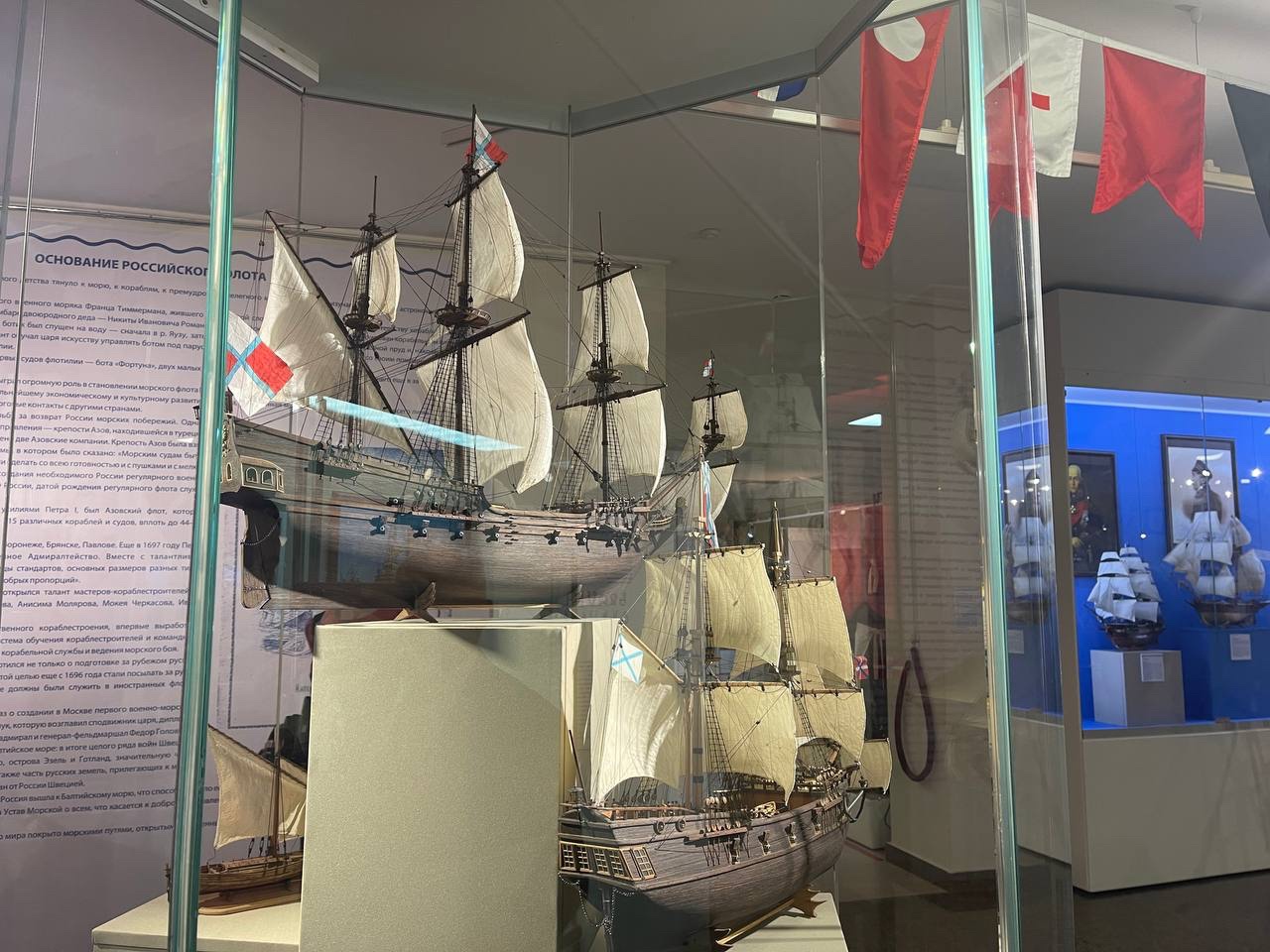 Что связывает сухопутный Челябинск с флотом: открылась выставка "Под Андреевским флагом"