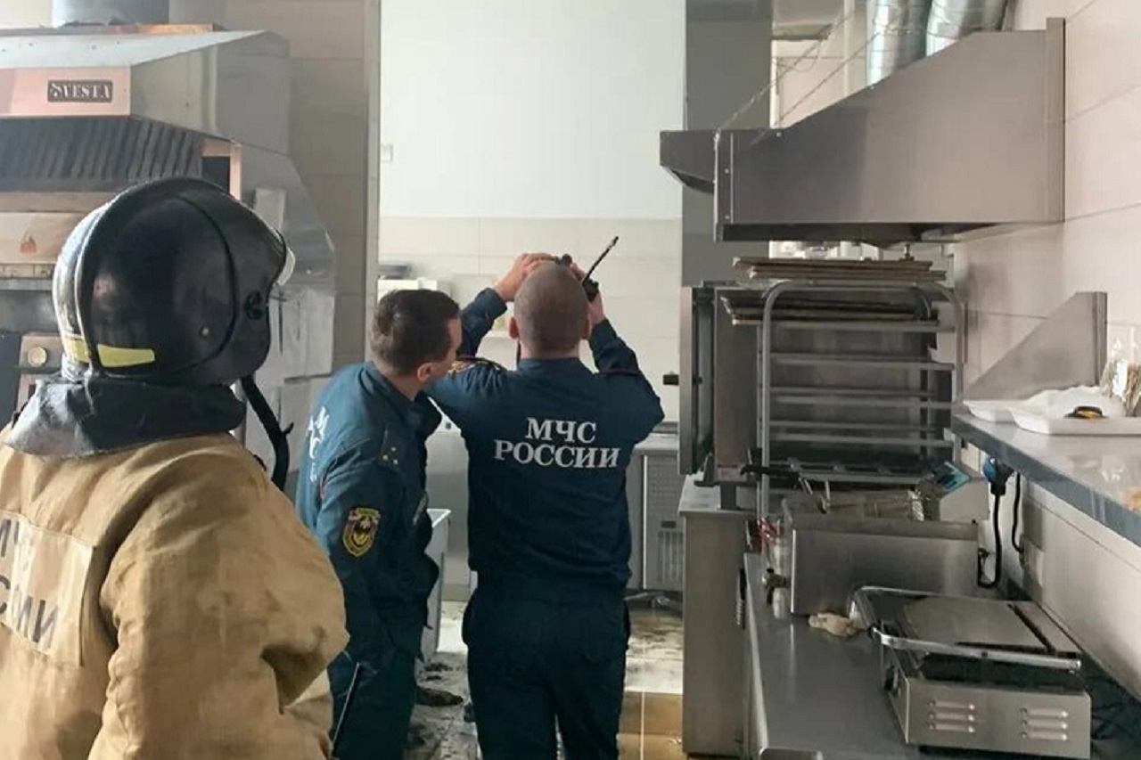 Пришлось эвакуироваться: на кухне в Челябинске вспыхнул пожар Пришлось эвакуироваться: на кухне в Челябинске вспыхнул пожар
