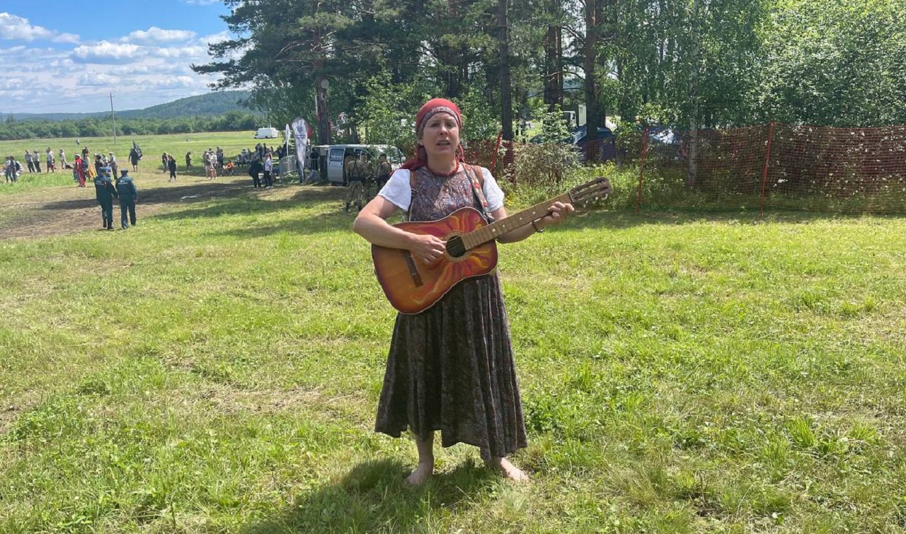 Десять тысяч поклонников бардовской песни собрал Ильменский фестиваль Десять тысяч поклонников бардовской песни собрал Ильменский фестиваль