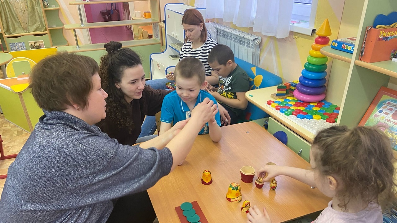 В Челябинске обучают педагогов для работы с детьми с аутизмом