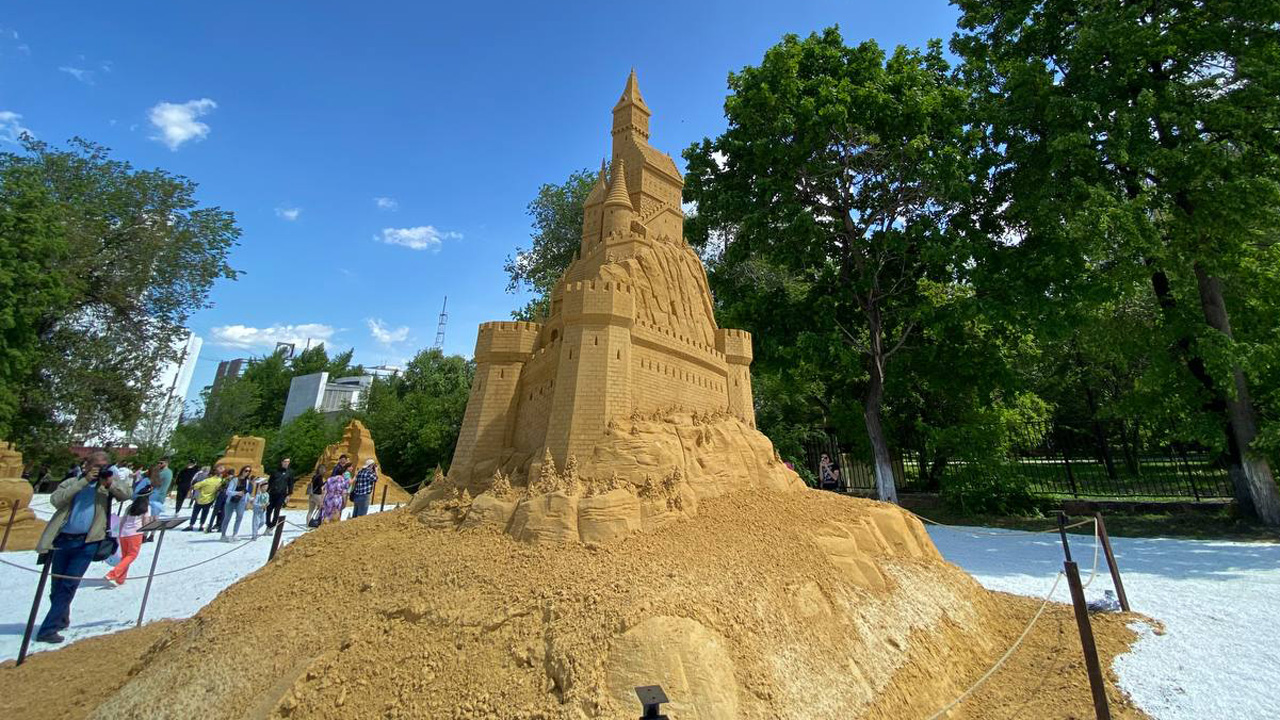 2 песчаные скульптуры в парке Пушкина в Челябинске рассыпались после консервации