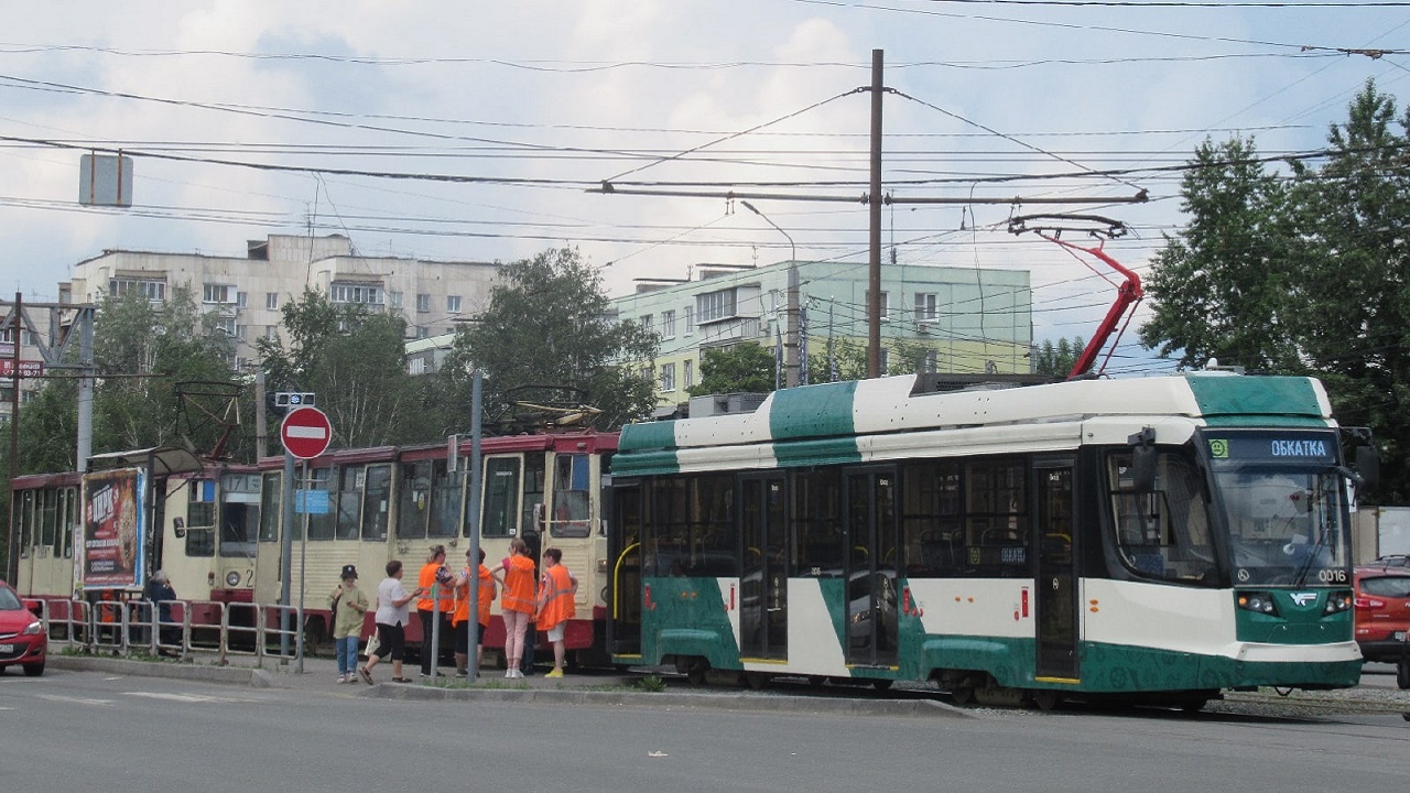 В Челябинске два трамвая попали в аварию и спровоцировали затор