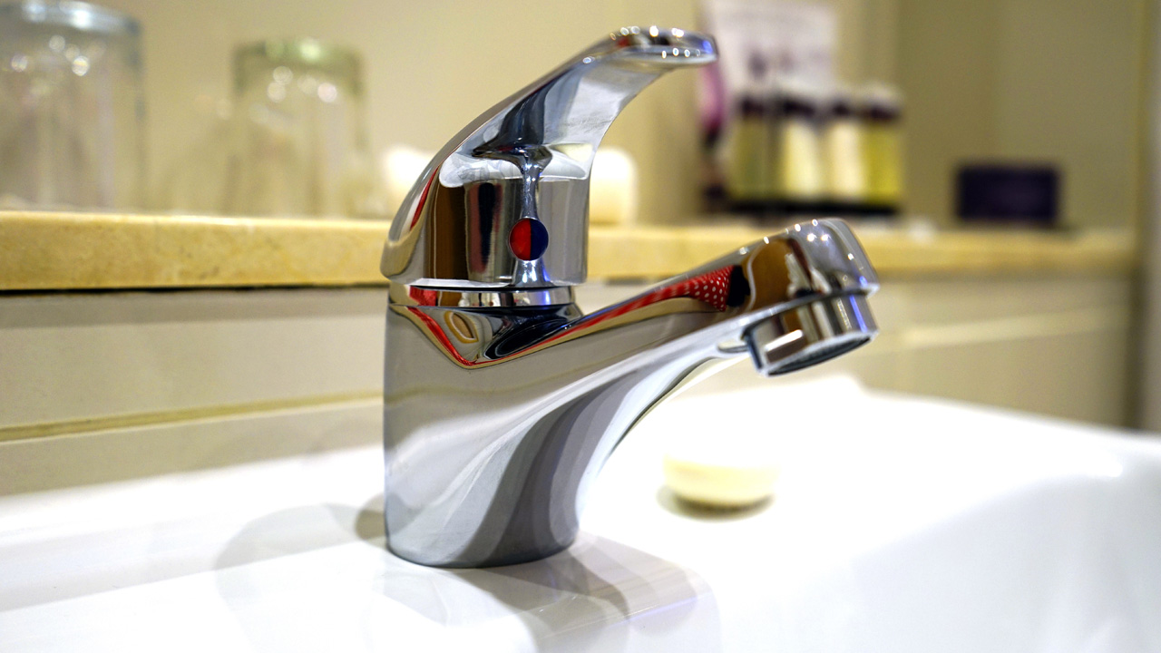 Отключение горячей воды в Челябинске продлили для 166 жилых домов