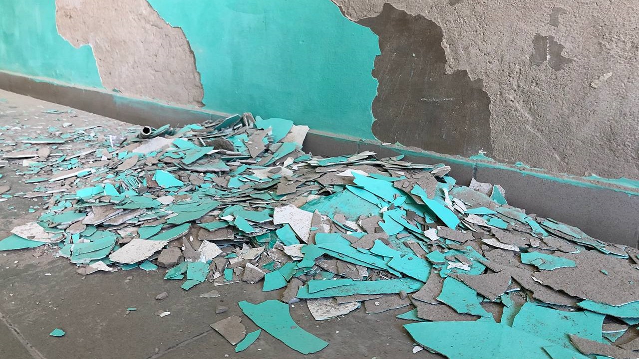 "Все течет и капает": губернатор Текслер раскритиковал подчиненных за состояние школы под Чебаркулем