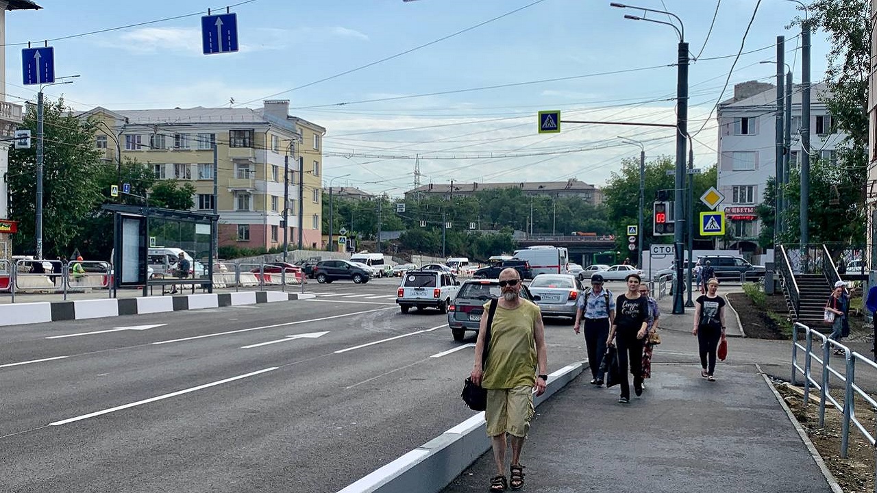 В Челябинске открыли движение по Ленинградскому мосту