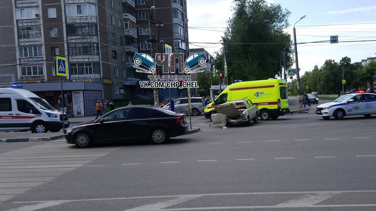 Один человек погиб в страшном ДТП на Комсомольском проспекте в Челябинске Один человек погиб в страшном ДТП на Комсомольском проспекте в Челябинске