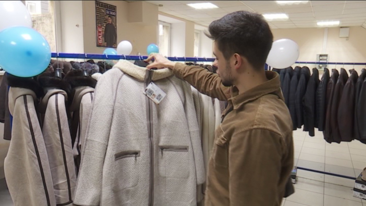 Челябинцы начали готовиться к зиме: где купить пальто и куртки Челябинцы начали готовиться к зиме: где купить пальто и куртки