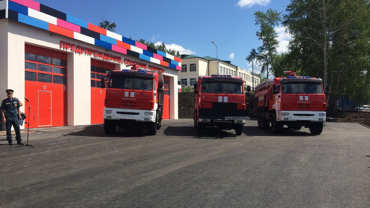 Новый спорткомплекс и пожарная часть: Алексей Текслер посетил Кыштым и Карабаш