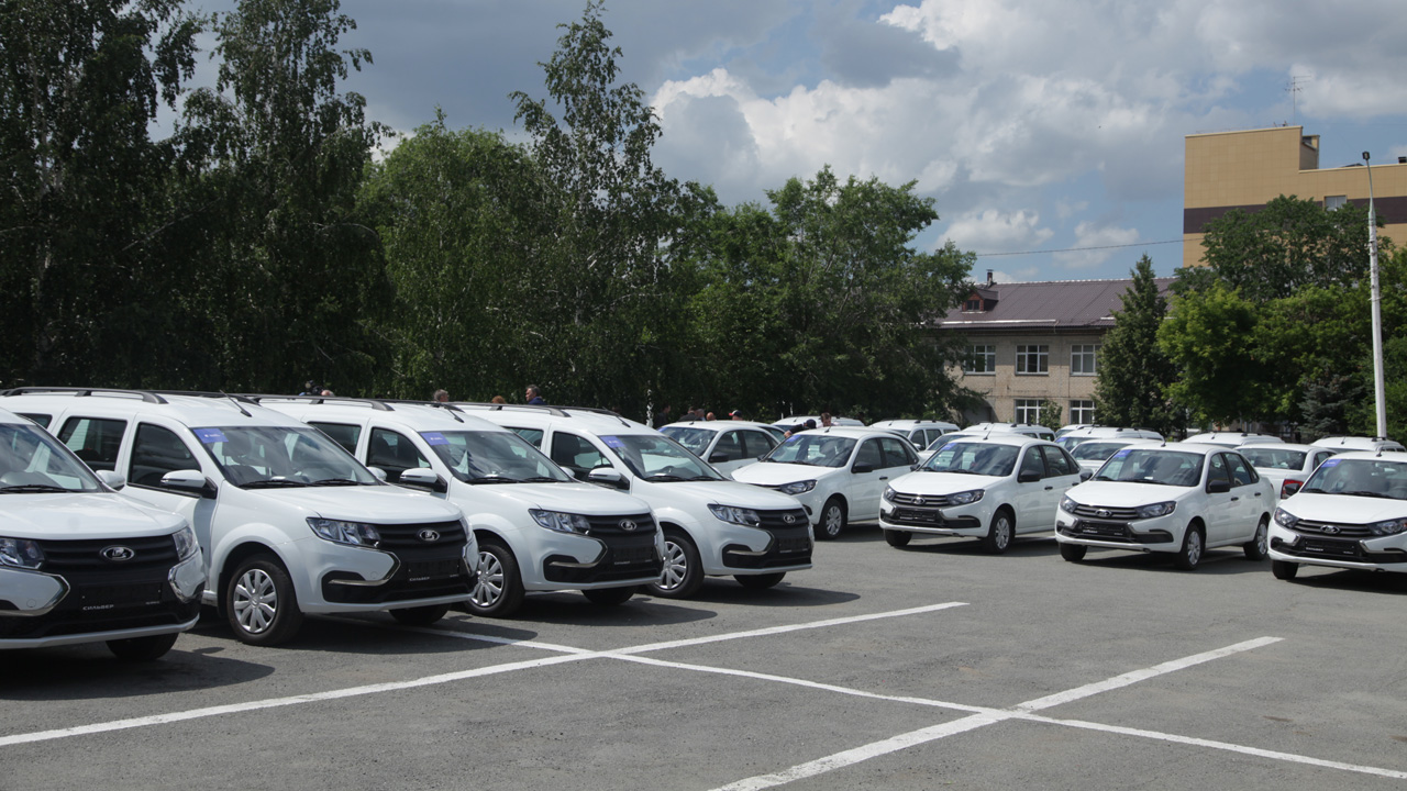 Новые автомобили для медиков поступят в города и села Челябинской области