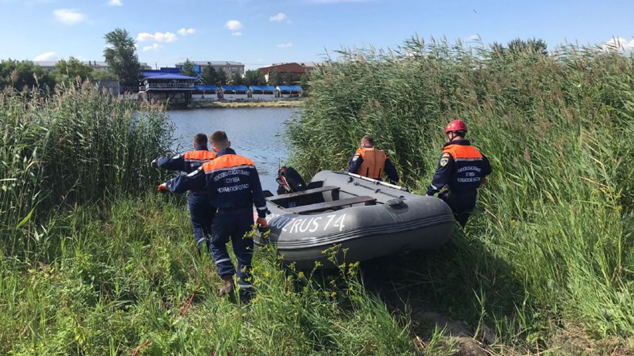 Нашли в 10 метрах от берега: мужчина утонул в карьере под Челябинском