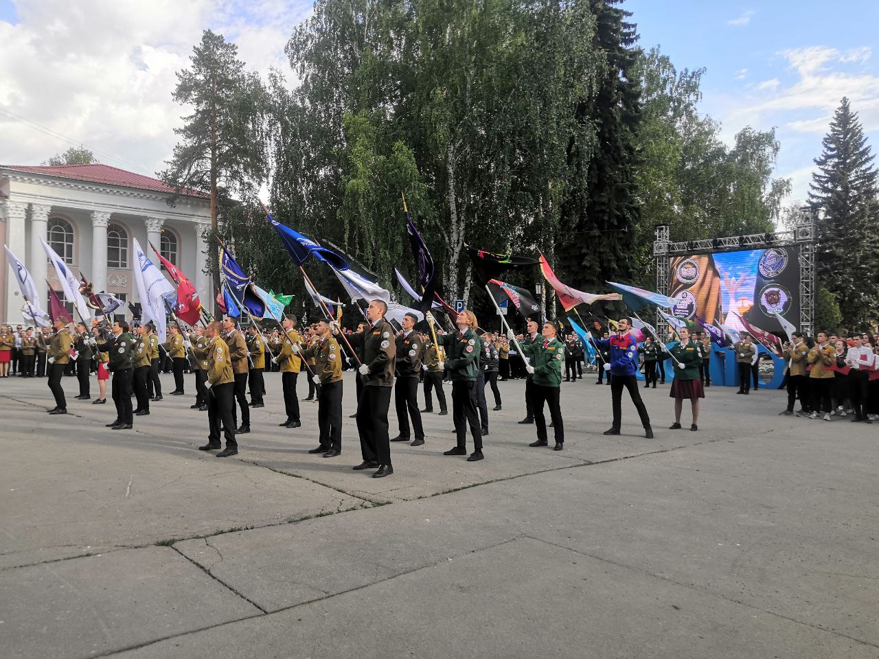 Студотряды со всей страны съехались на стройку в Челябинскую область