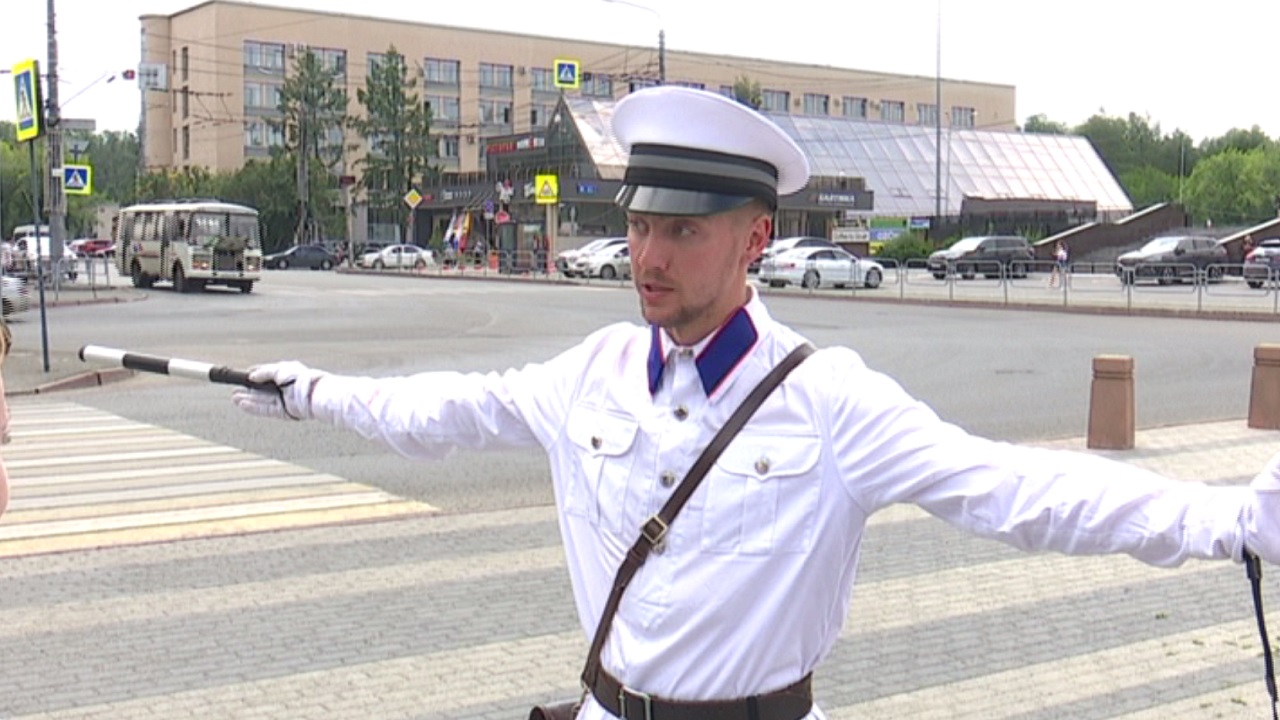 Как вести себя на перекрестке, показали сотрудники ГИБДД в Челябинске