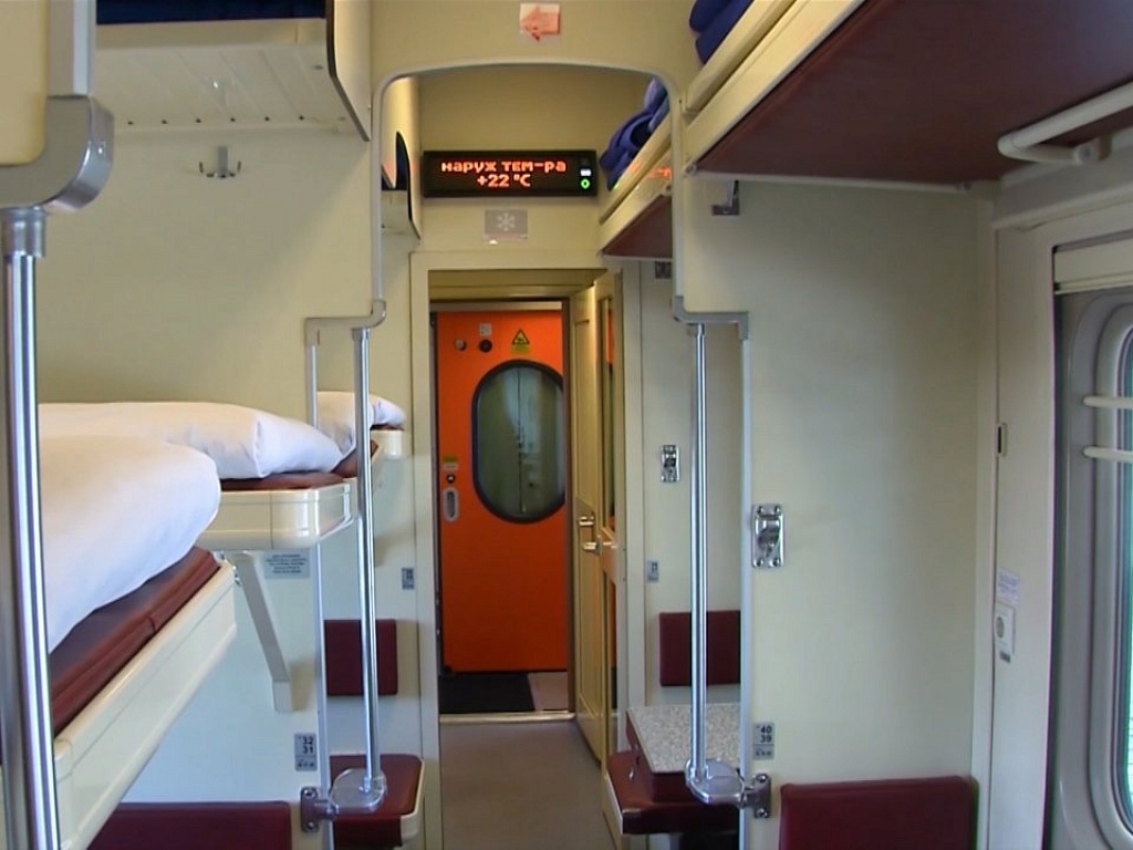 Душевые кабины и кулеры: в поезде Челябинск-Москва модернизируют плацкартные вагоны