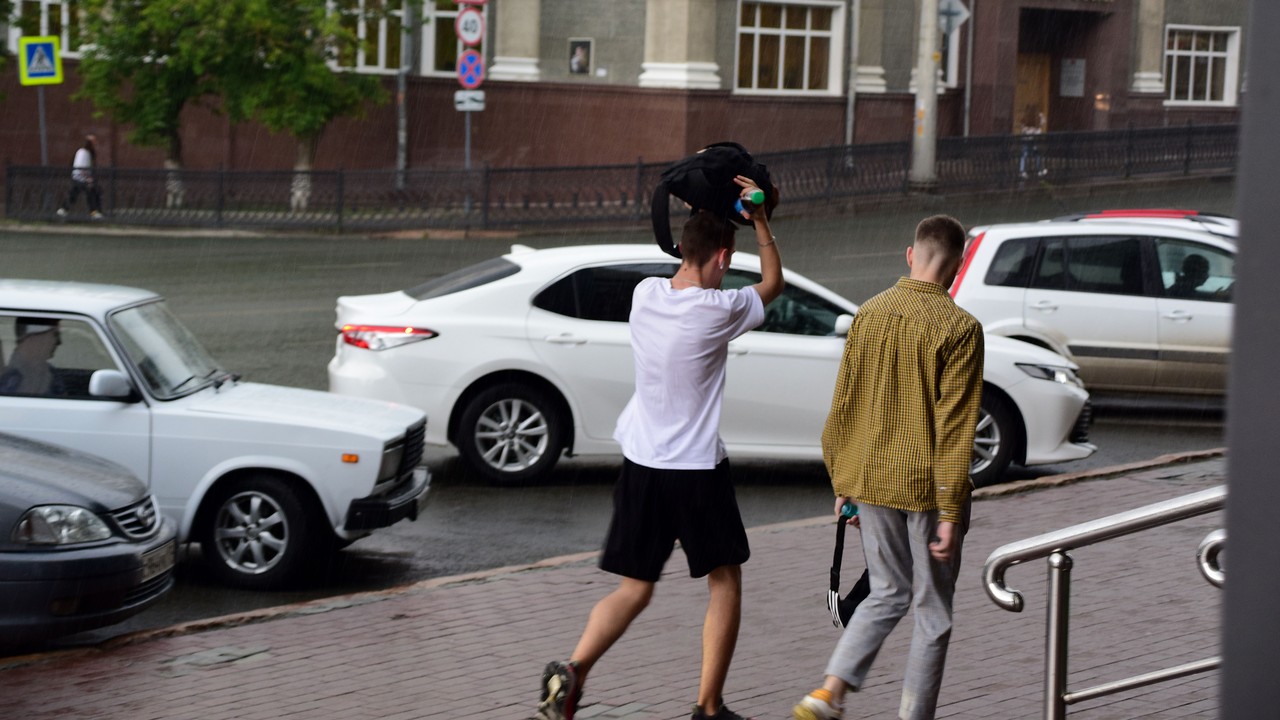 На Челябинскую область надвигаются сильные дожди, грозы и штормовой ветер