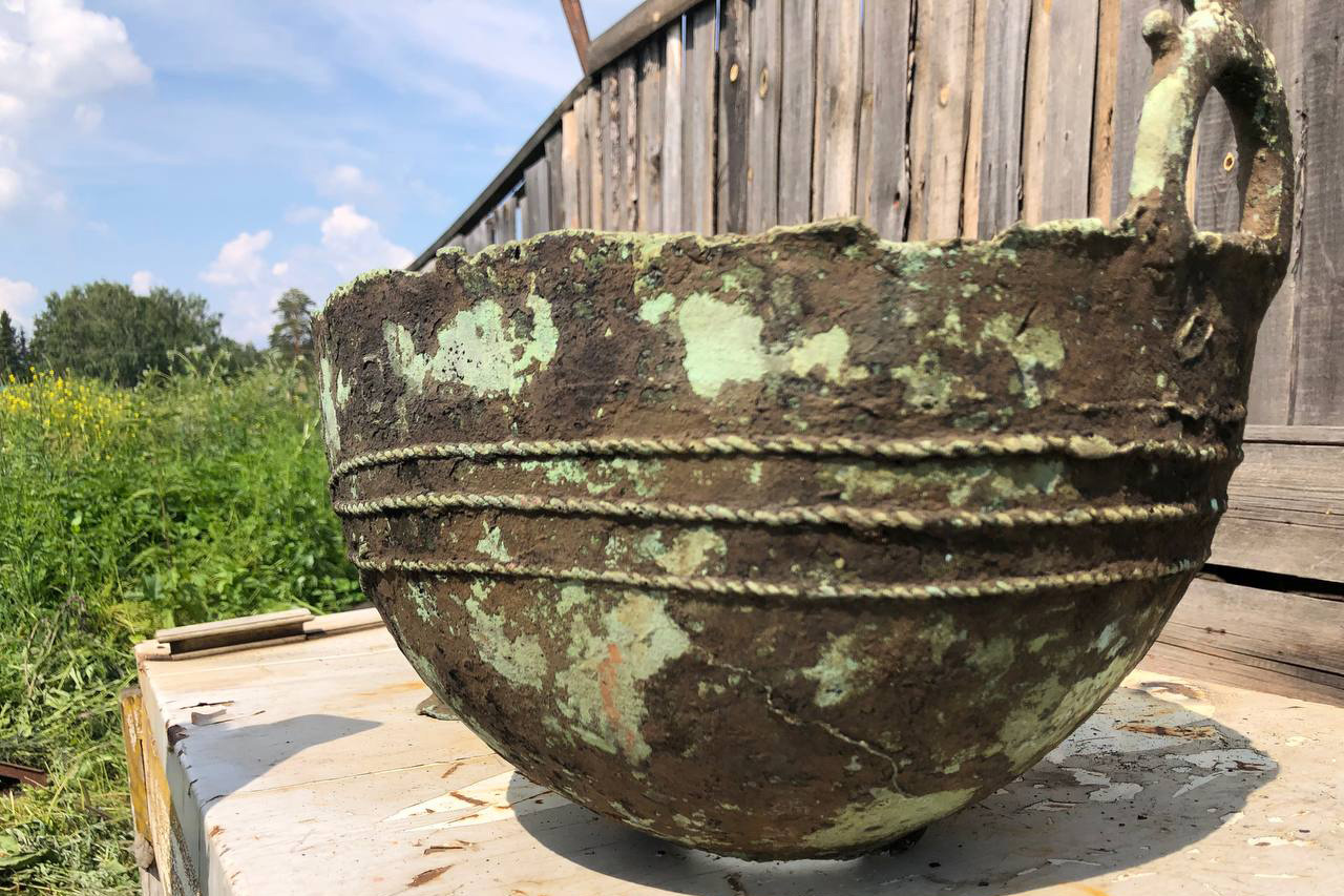 Мужчина в Челябинской области нашел посуду возрастом 2,5 тысячи лет