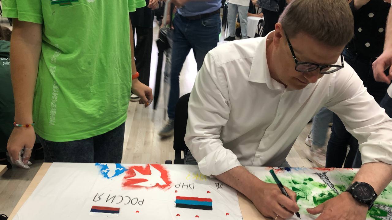 Алексей Текслер посетил детский лагерь, где отдыхают дети из ДНР