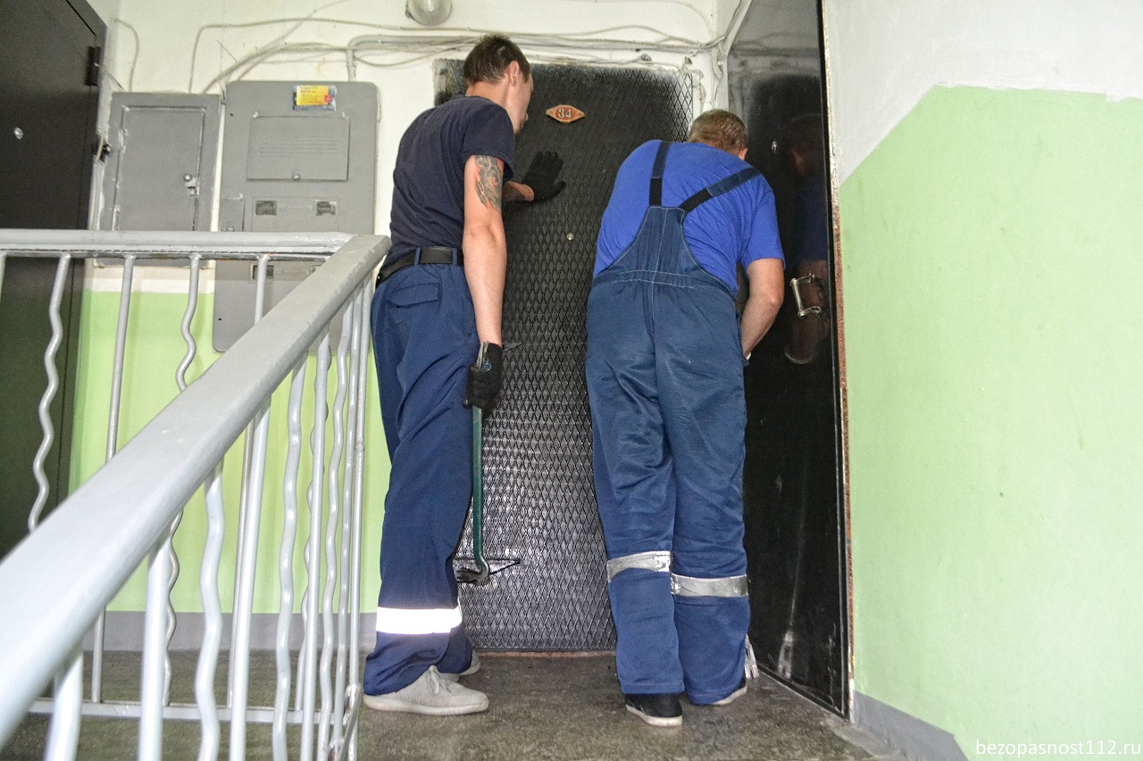 Погибшего мужчину обнаружили в запертой квартире в Челябинске