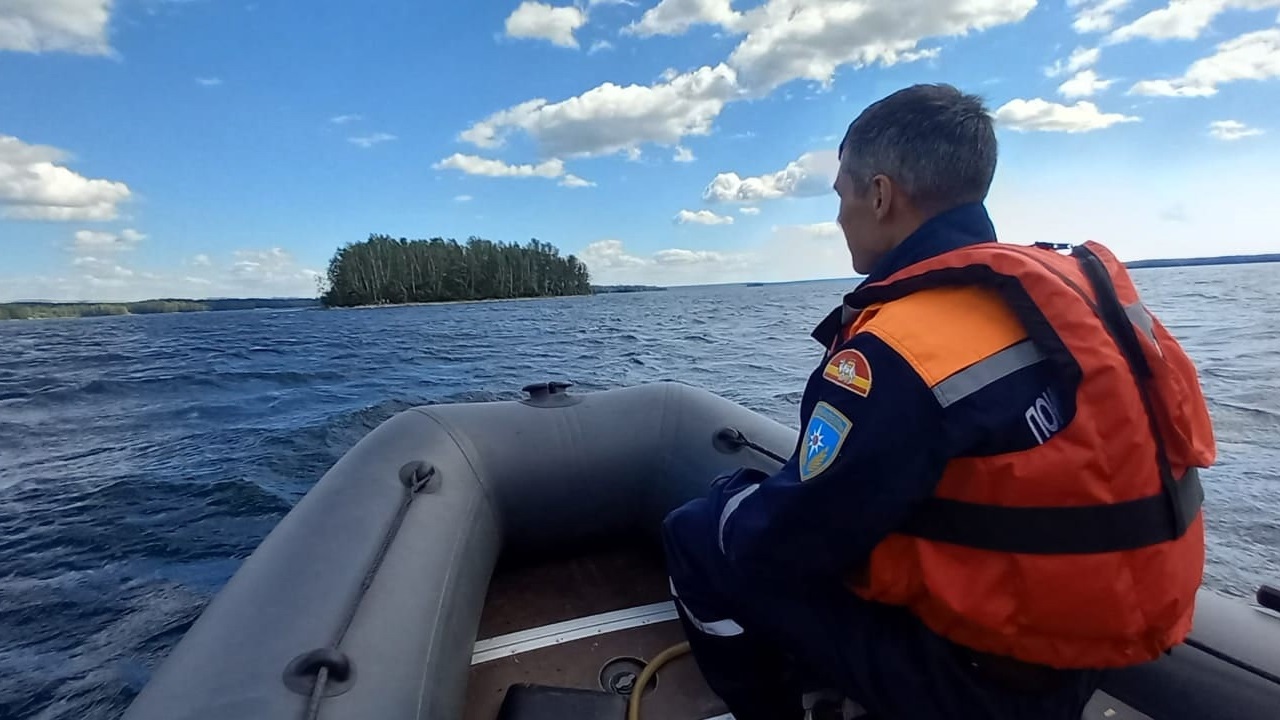 Сапбордисты попали в шторм на озере в Челябинской области Сапбордисты попали в шторм на озере в Челябинской области