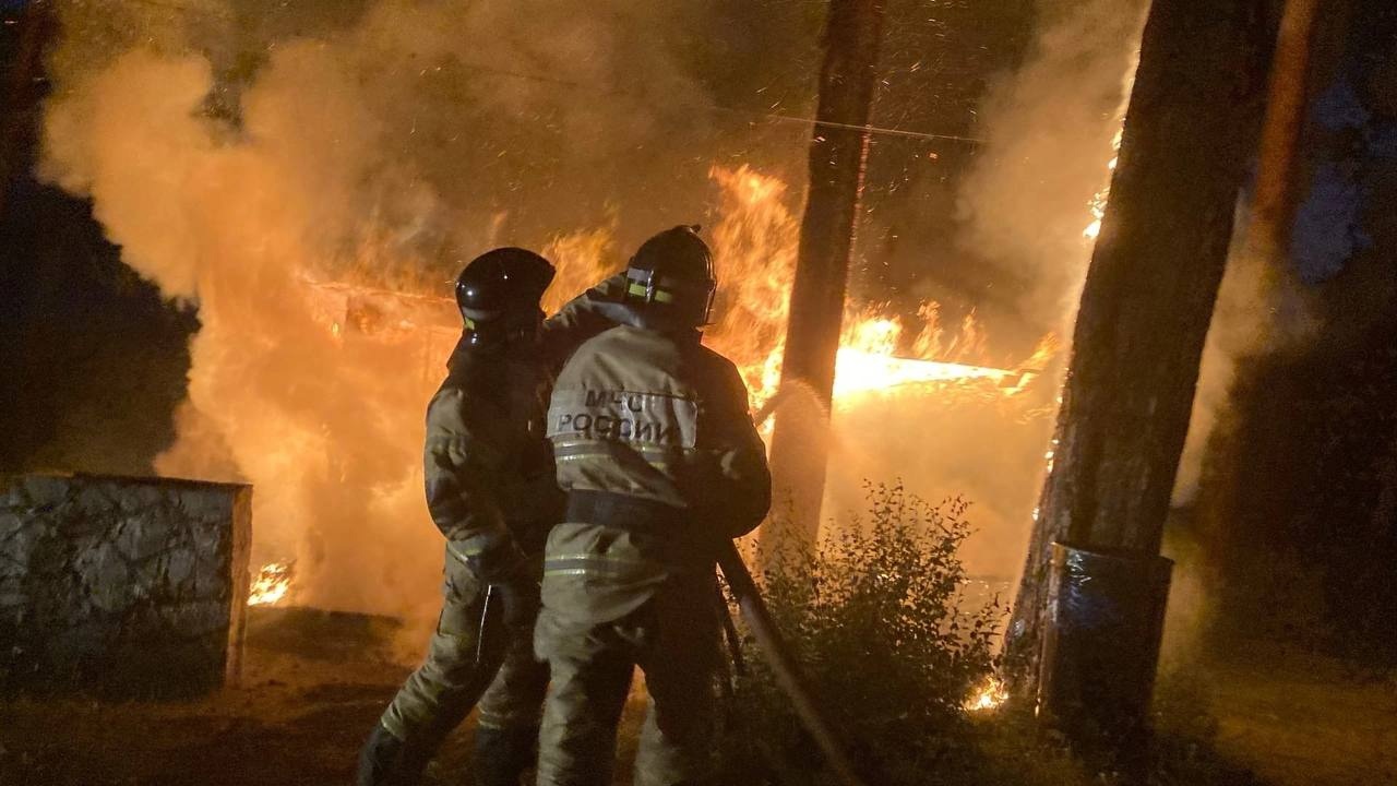 На озере Тургояк в Челябинской области вспыхнула баня