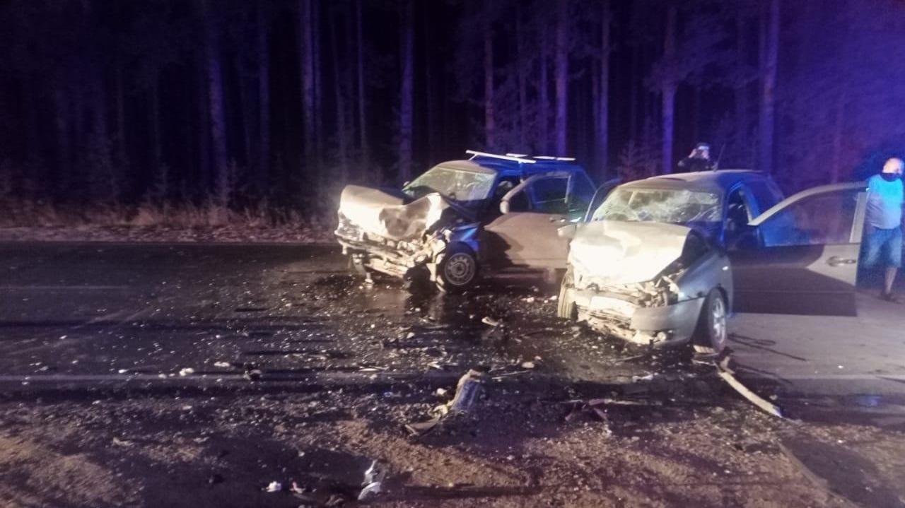 Два человека пострадали в лобовой аварии в Челябинской области Два человека пострадали в лобовой аварии в Челябинской области