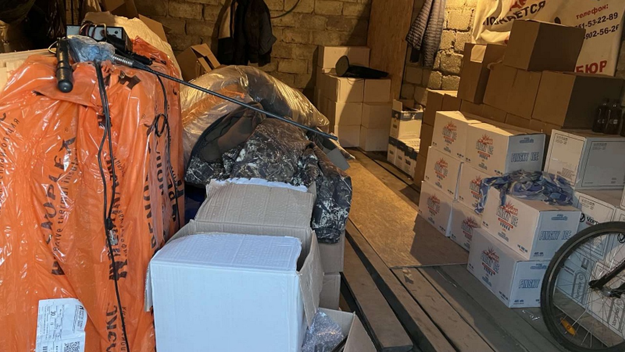 Тысячи литров нелегального алкоголя хранил в гараже житель Челябинской области