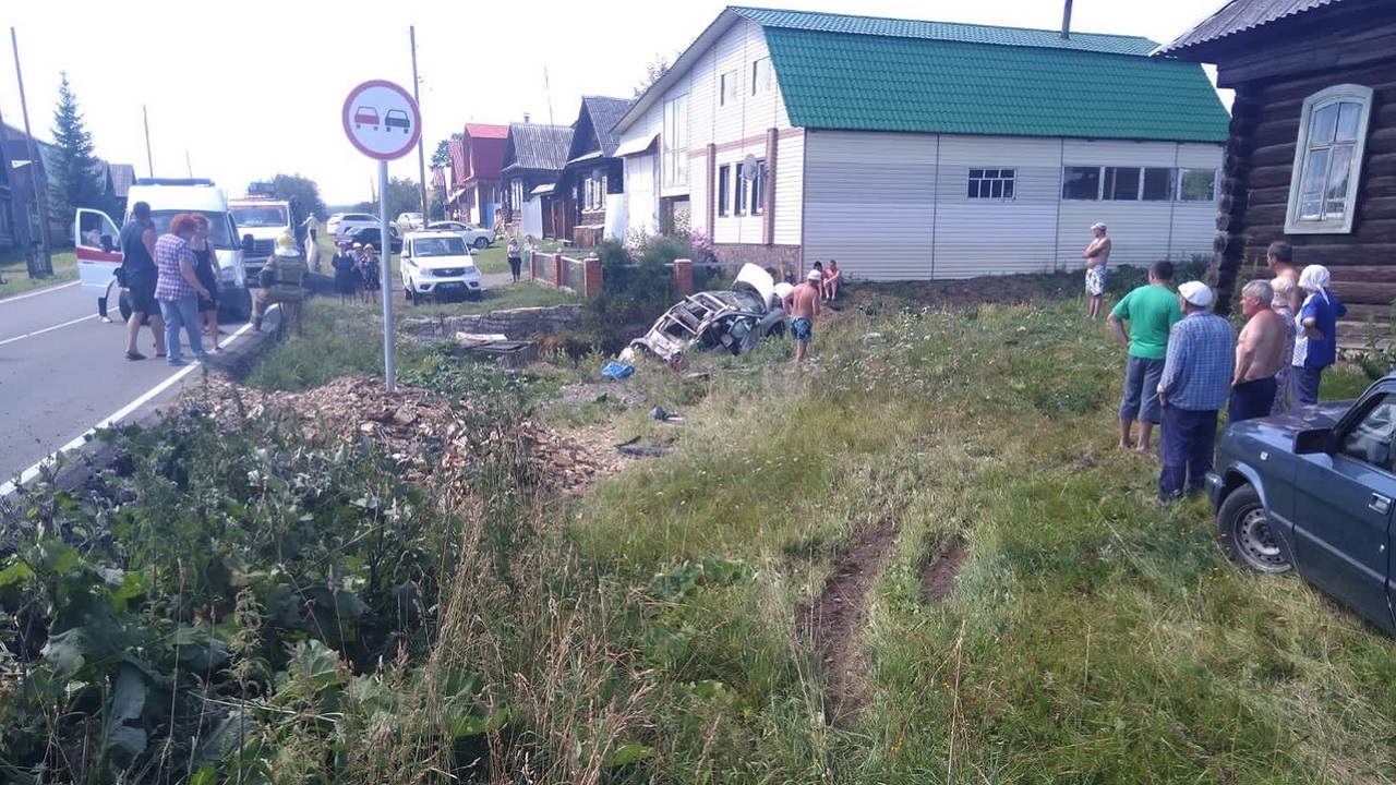 В опрокинувшейся иномарке в Челябинской области погибли 2 человека