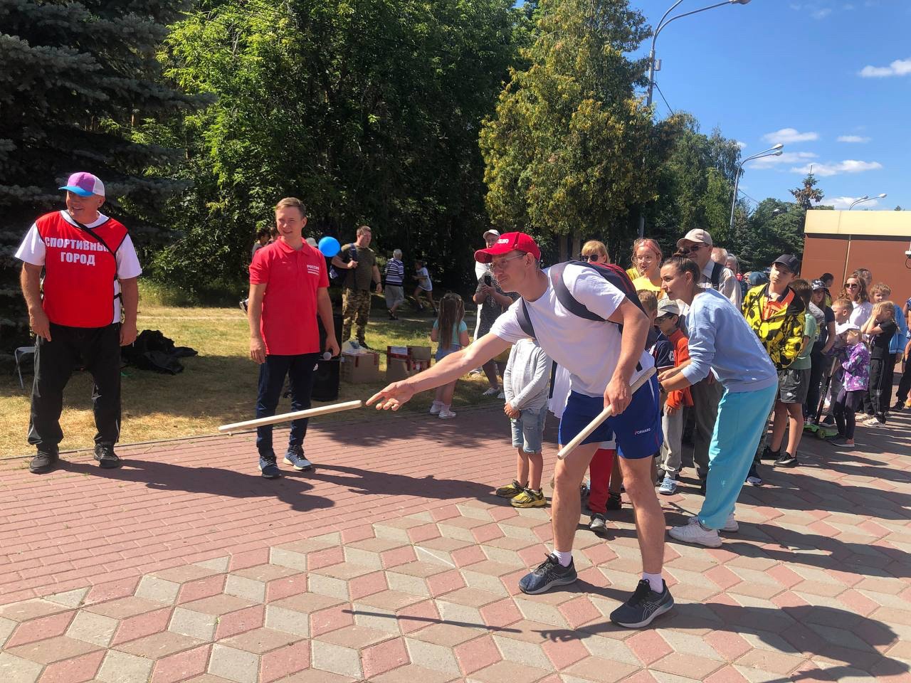 7 площадок и сотни участников: в Челябинске прошел первый фестиваль дворовых игр  