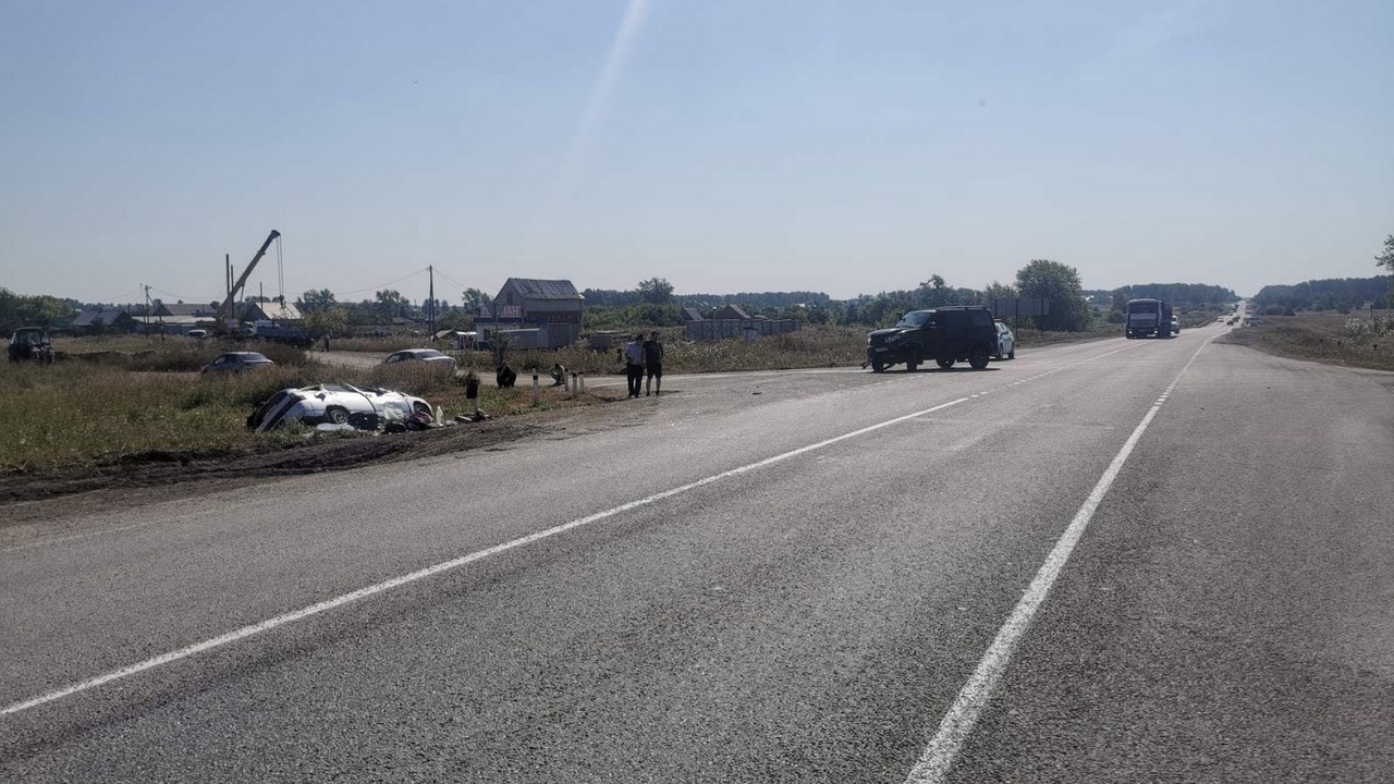 Двое взрослых и 15-летний подросток пострадали в аварии под Челябинском