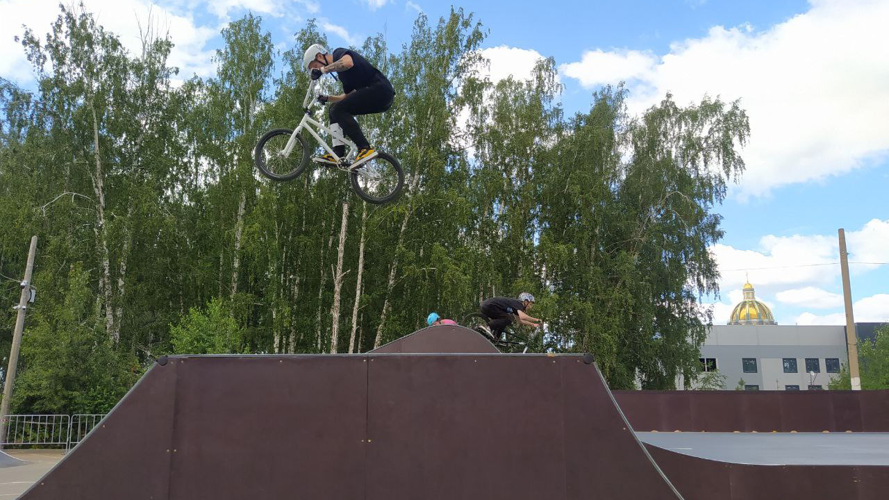 Для начинающих и рекордсменов: в Челябинске открыли скейт-парк