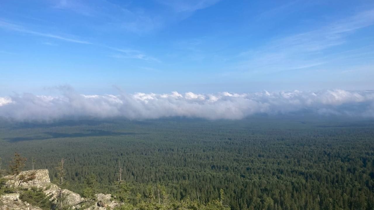 Необычные облака - предвестники непогоды сняли на видео в горах Южного Урала