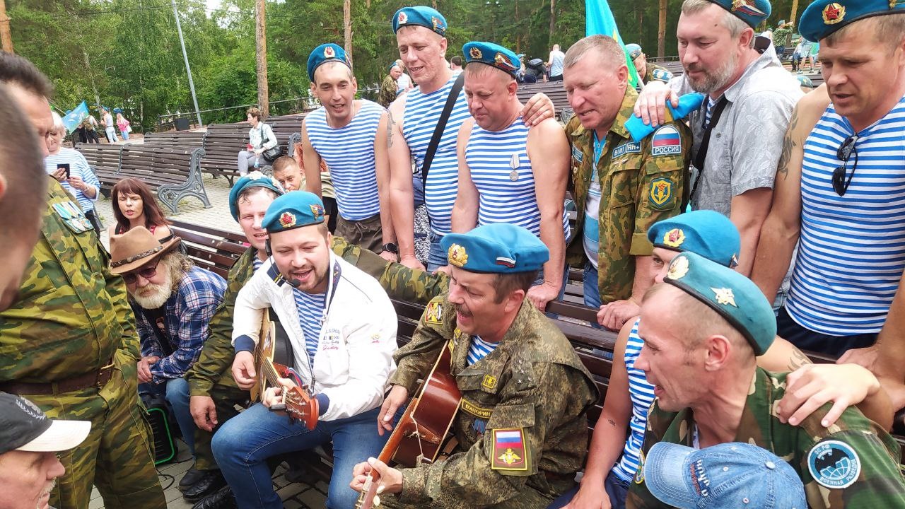 Автопробег и марафоны песен: как прошел день ВДВ в Челябинске