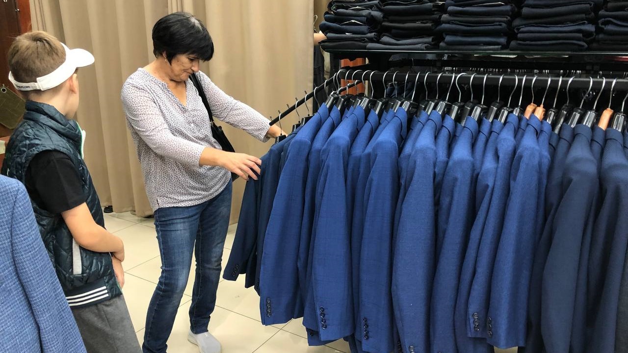 Жители Челябинской области помогают собрать в школу детей из Донбасса Жители Челябинской области помогают собрать в школу детей из Донбасса