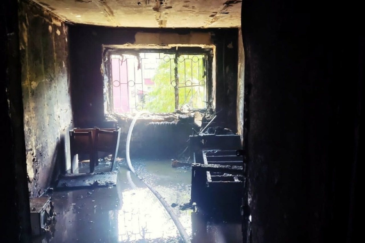 Из-за пожара в жилом доме в Челябинской области эвакуировали 16 человек
