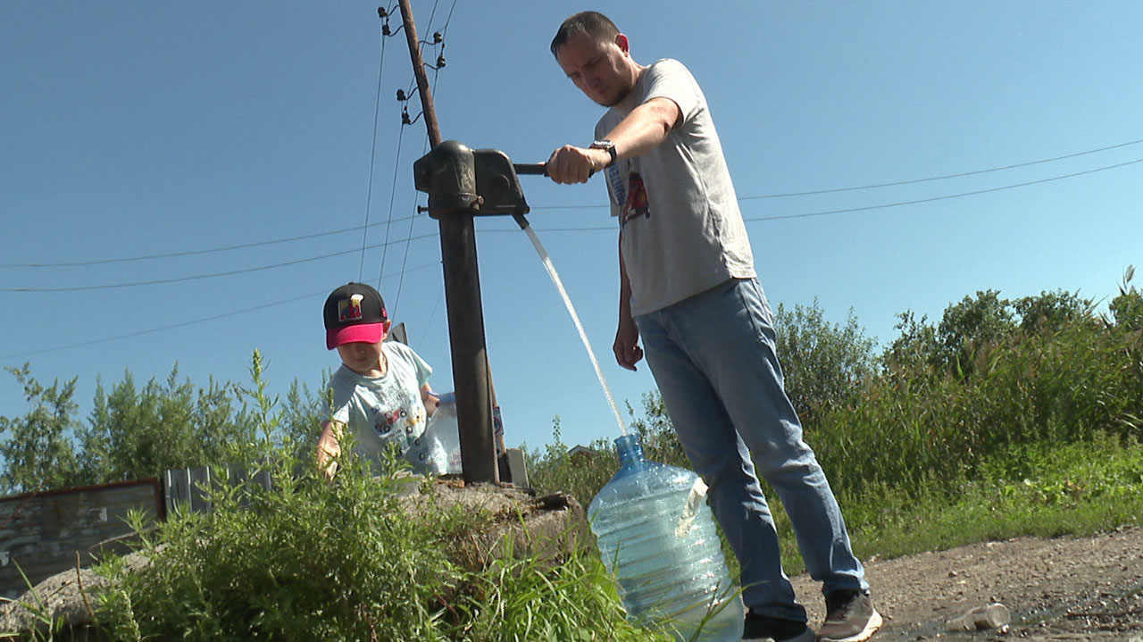 Жители поселка в Челябинске в жару остались без воды