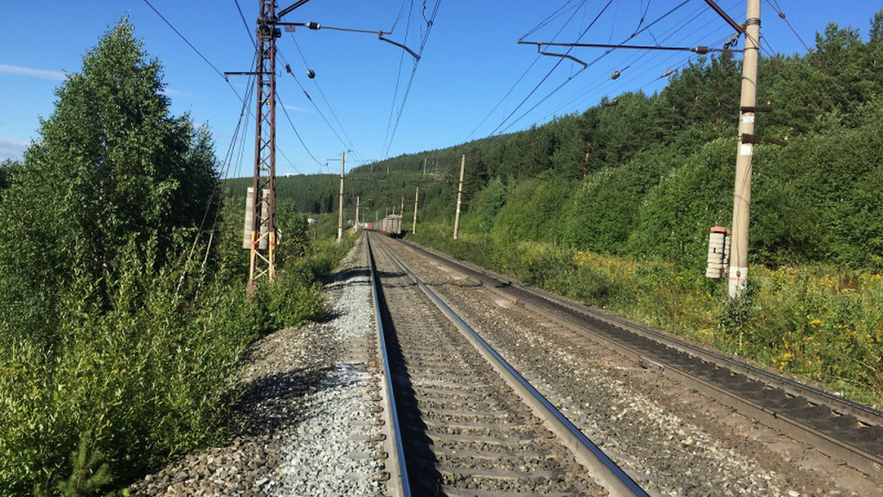 В Челябинской области подростки едва не пустили под откос поезд